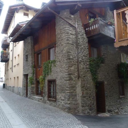 Casa Vacanza In Centro A La Salle Dış mekan fotoğraf