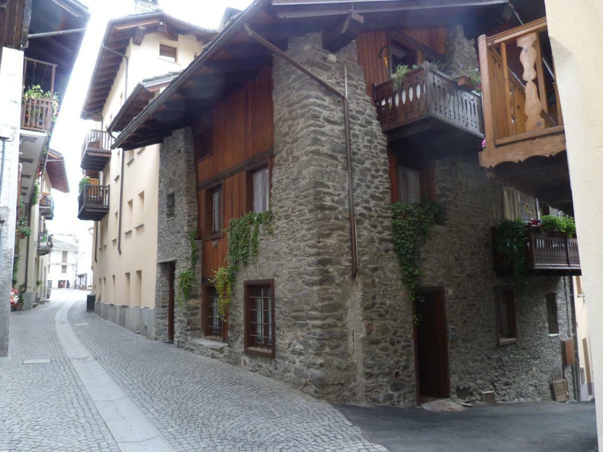 Casa Vacanza In Centro A La Salle Dış mekan fotoğraf