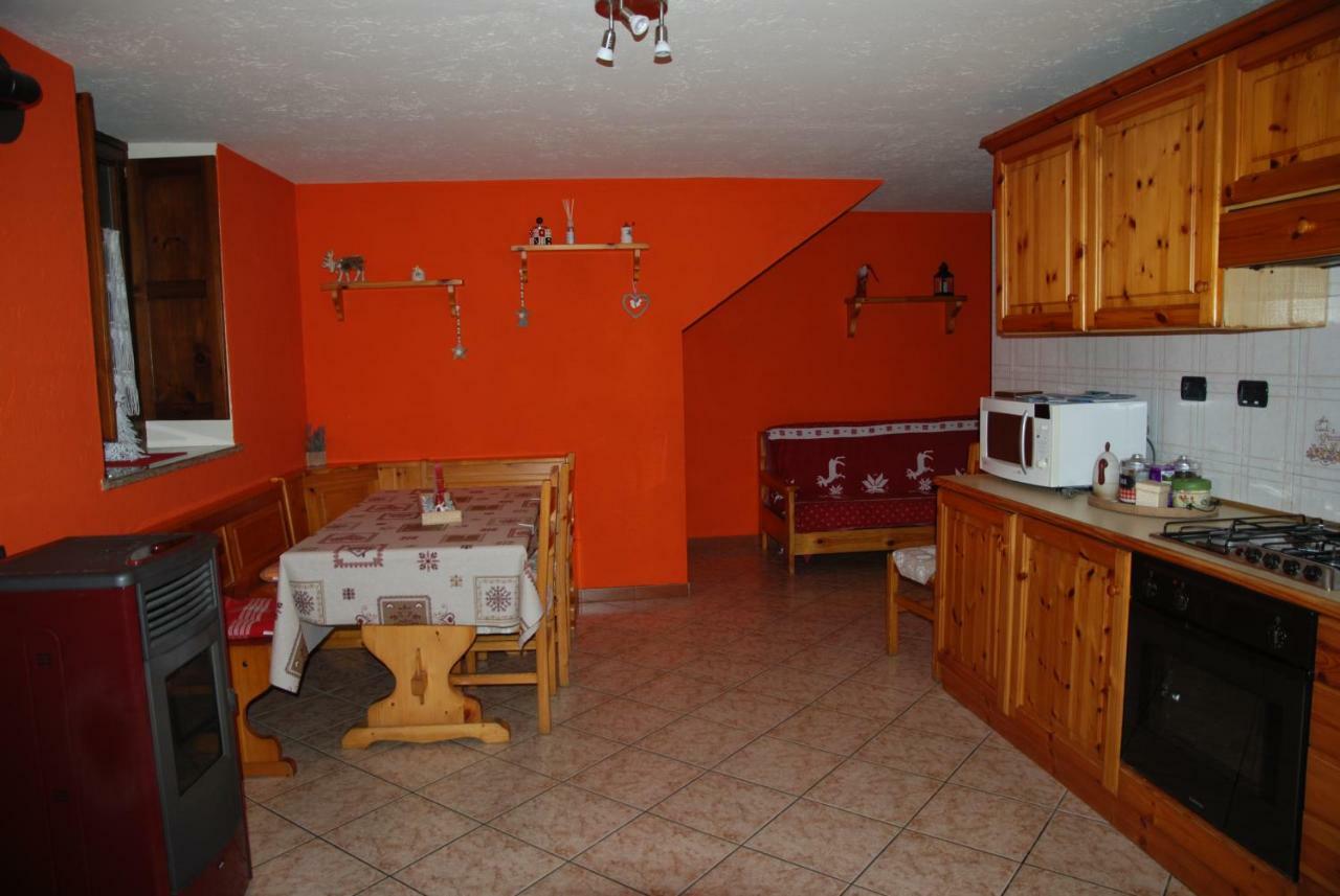Casa Vacanza In Centro A La Salle Dış mekan fotoğraf