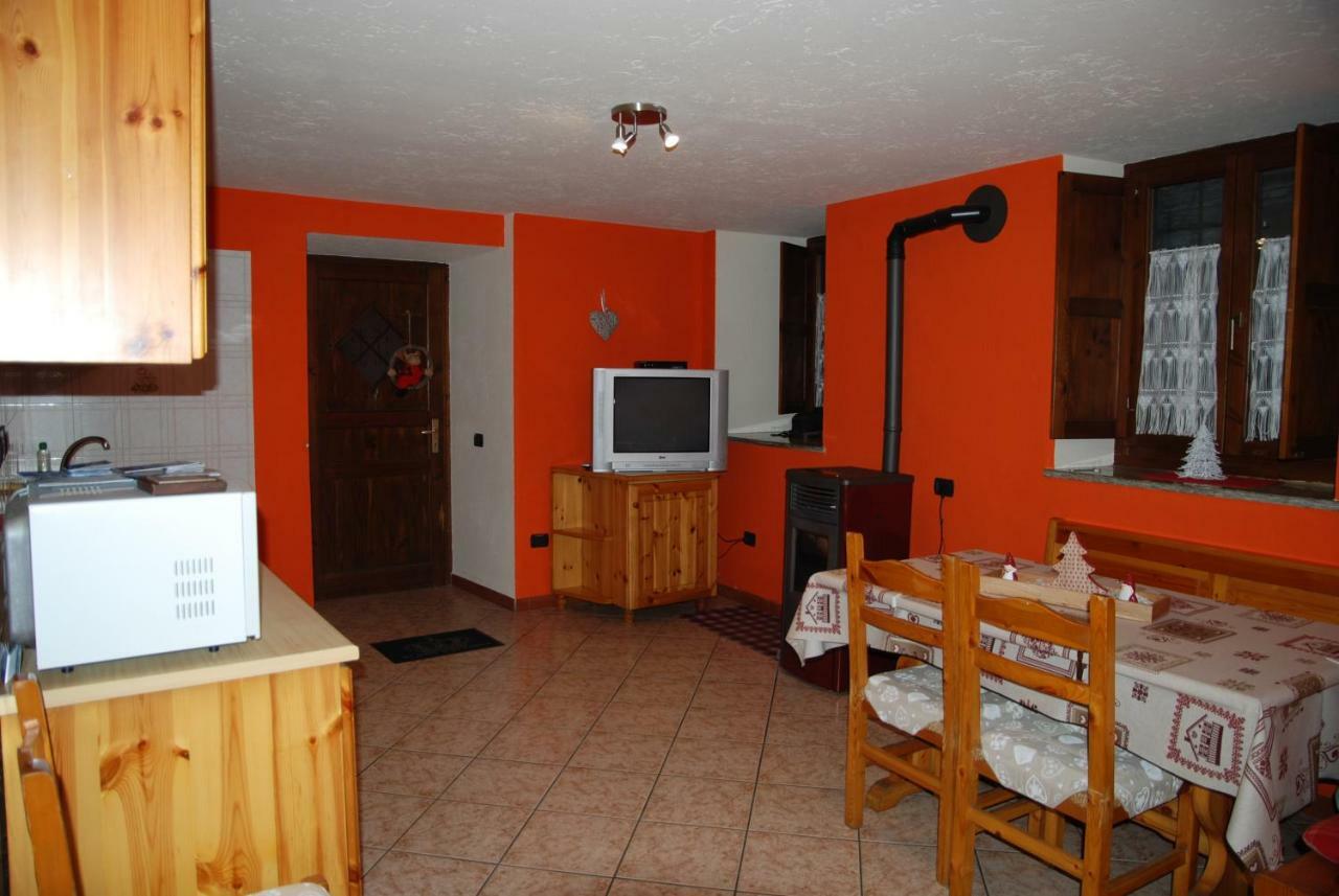 Casa Vacanza In Centro A La Salle Dış mekan fotoğraf